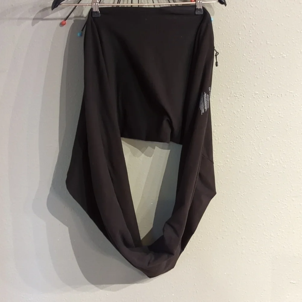 Beyond Yoga Infinity Warm Scarf Zip Pocket Black